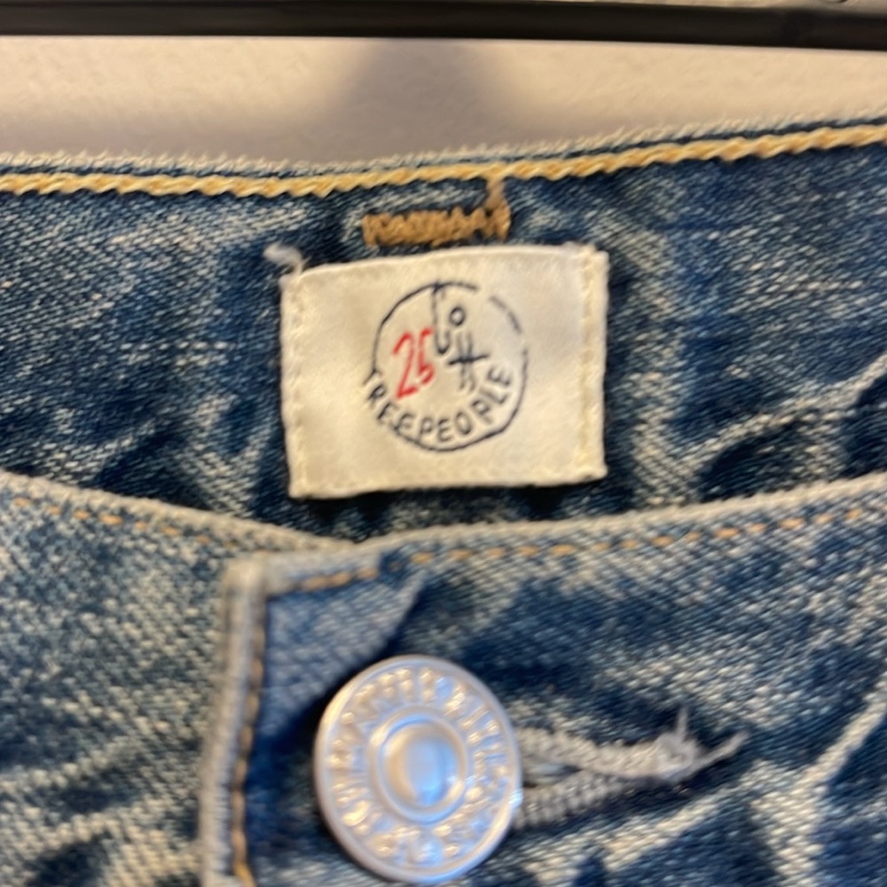 FREE PEOPLE BLUE JEANS- PREMIUM VINTAGE- SIZE 32 - Picture 3 of 3